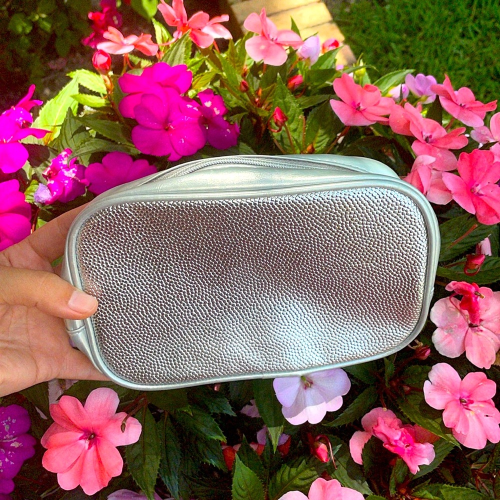 La Prairie Pouch NEW🩶